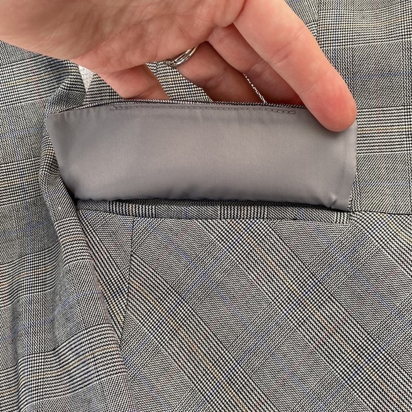 Tommy Hilfiger iconic blazer with silver embellishments. - Picture 15 of 17